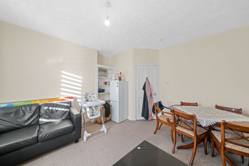 Property photo 3 of 19 Dsc00430