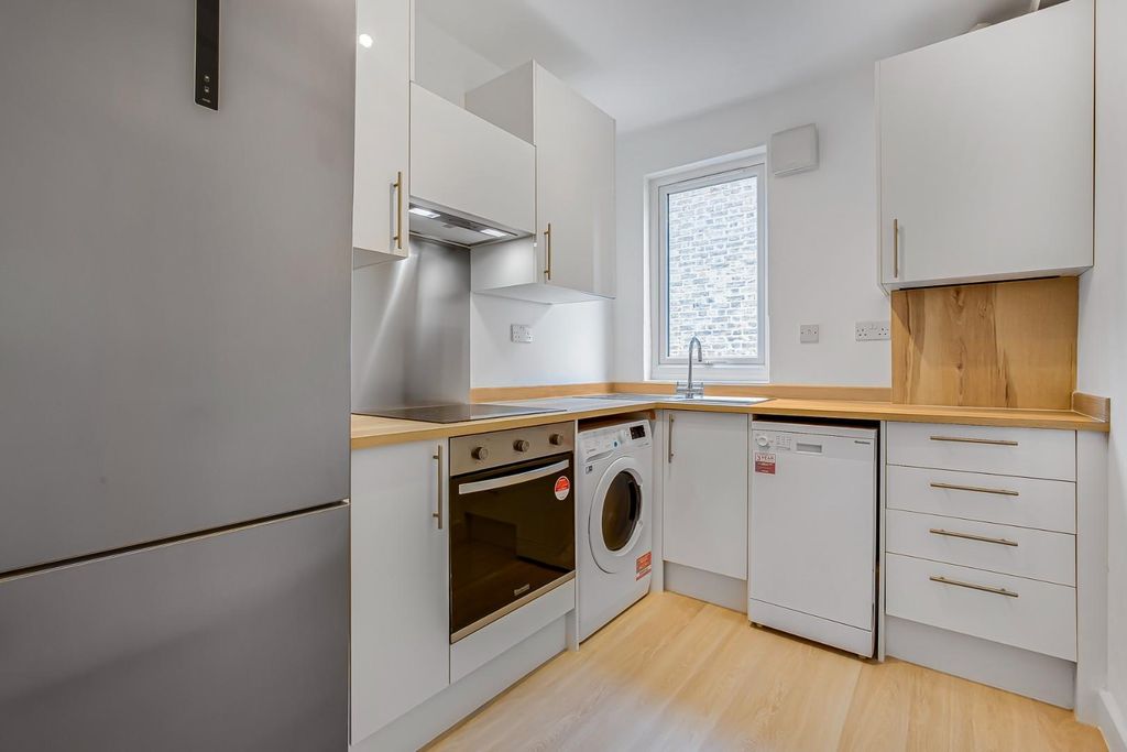 Property photo 2 of 18 Rent_My_Home-16A_Barnard_Road-3.Jpg