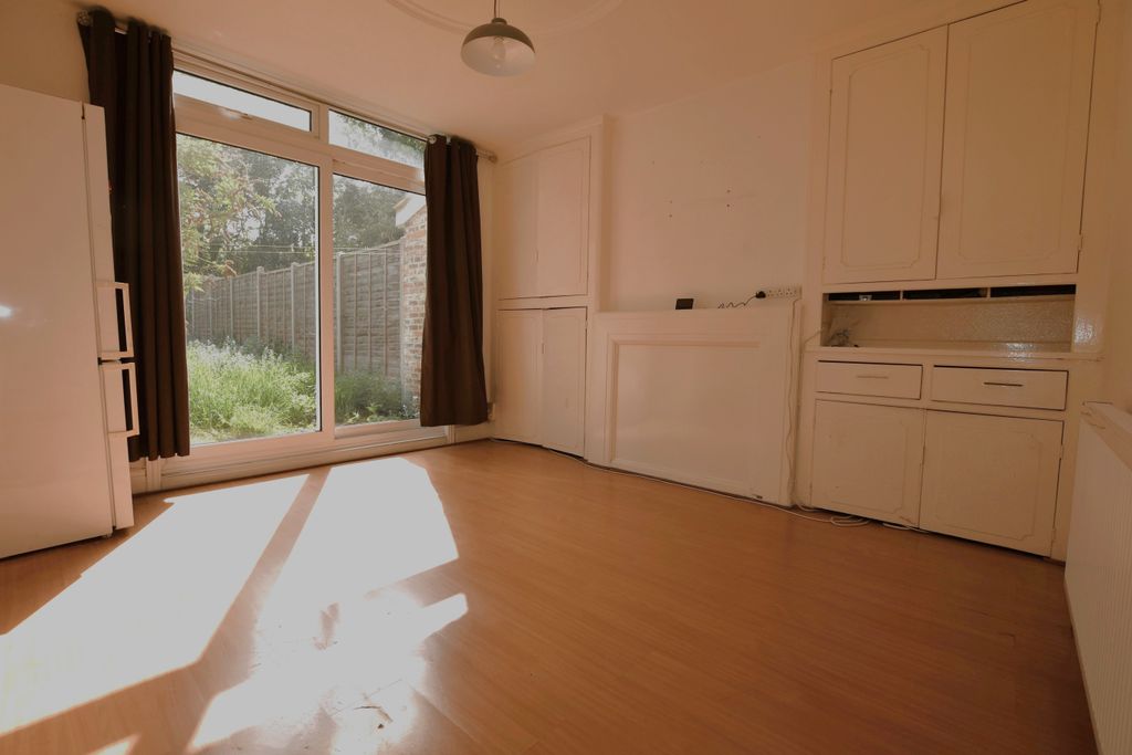 Property photo 3 of 10 2