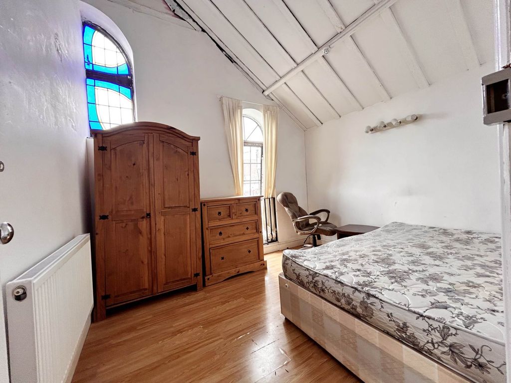 Property photo 2 of 8