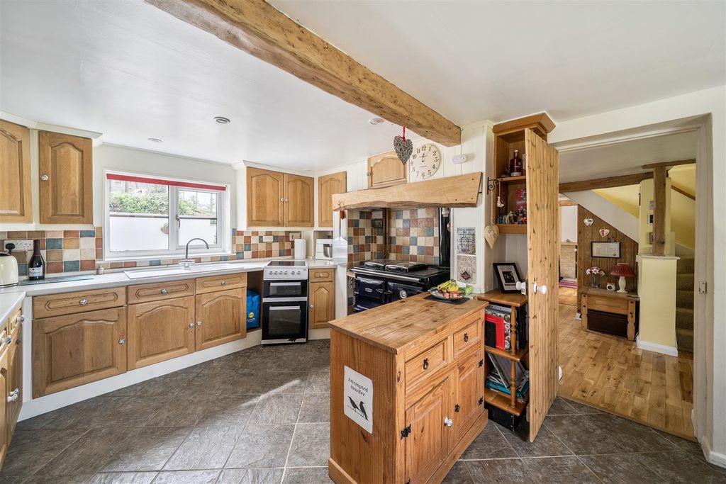 Property photo 2 of 17 Kitchen