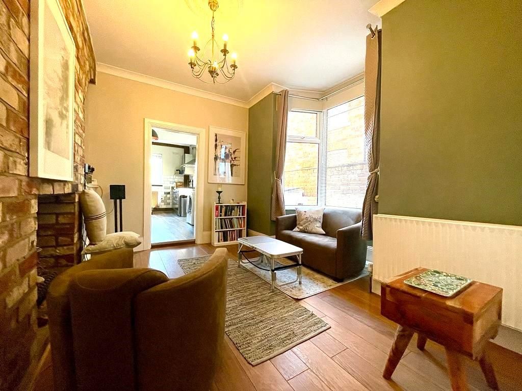 Property photo 3 of 21 Lounge