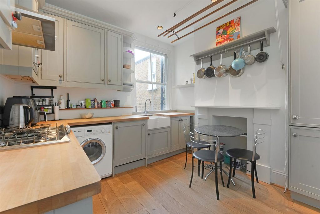 Property photo 2 of 10 86117_Upper-Maisonette-23-Wandsworth-Bridge-Road (