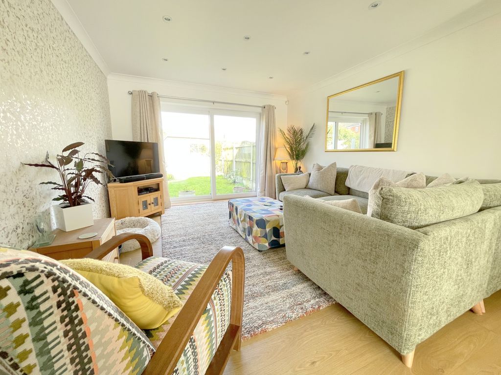 Property photo 3 of 24 Greenhurst Road