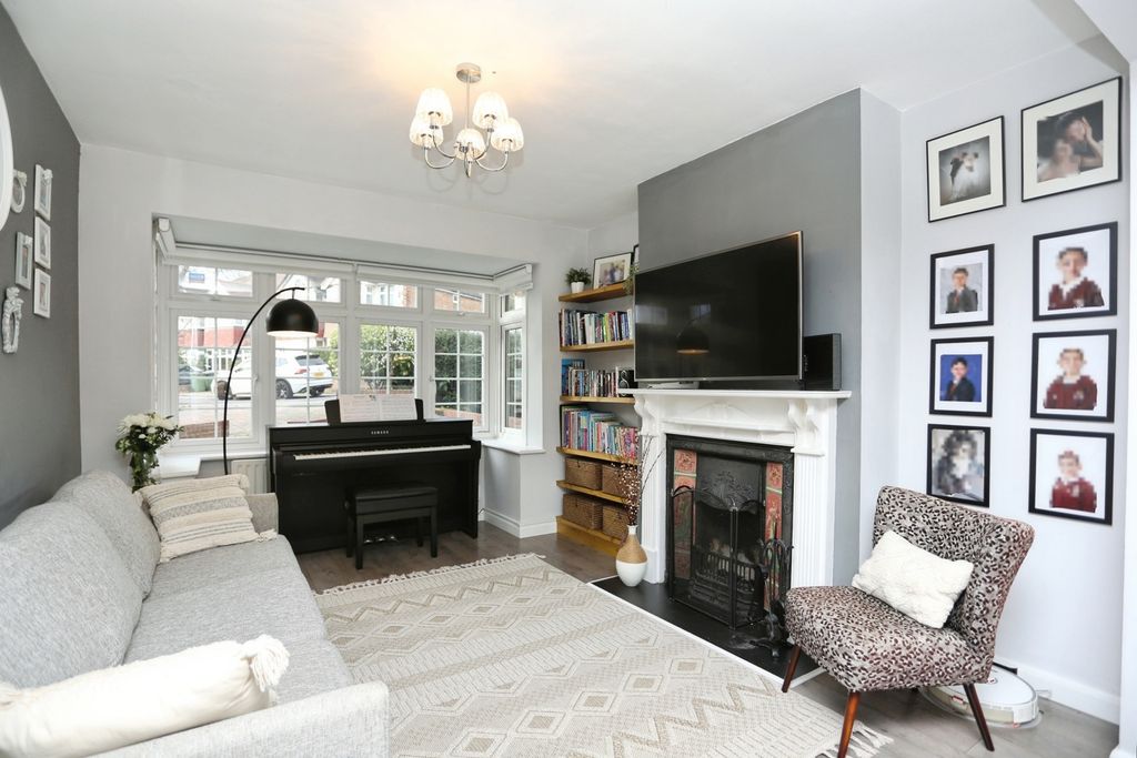 Property photo 2 of 17 Photo