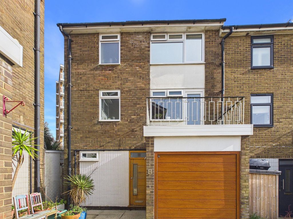 Property photo 2 of 39