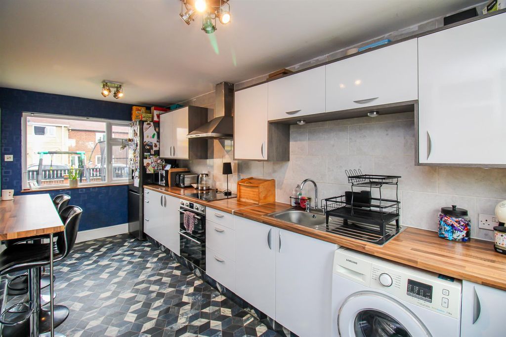 Property photo 2 of 14