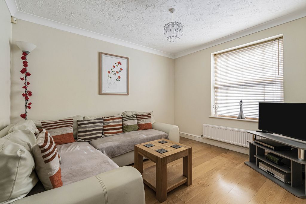 Property photo 3 of 31