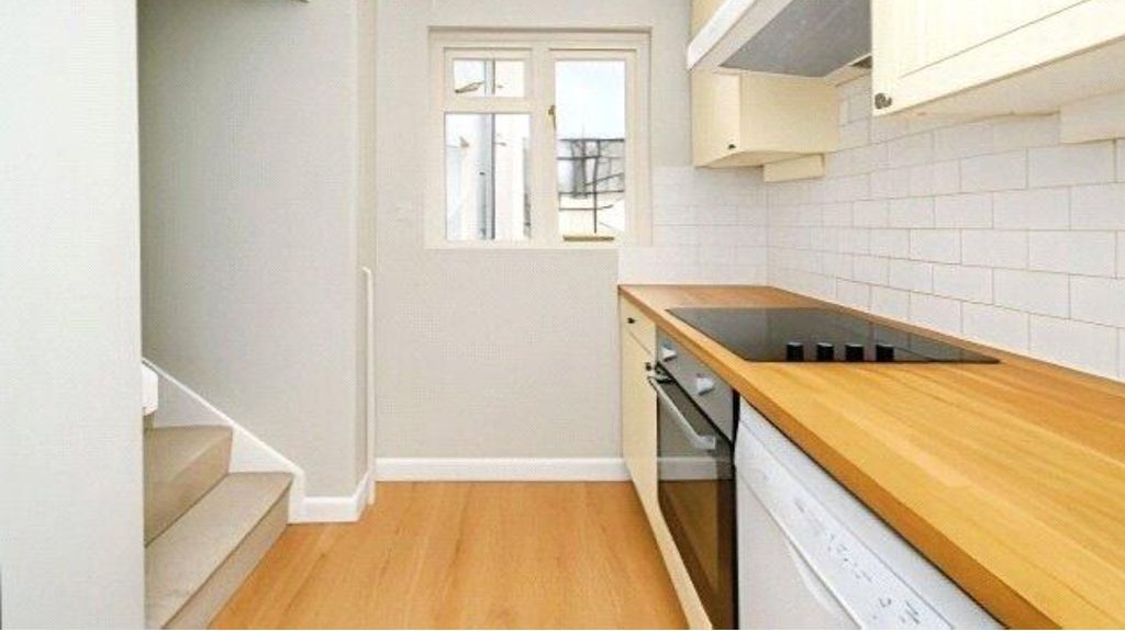 Property photo 2 of 10 16