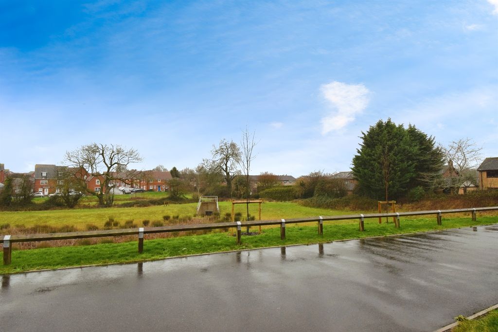 Property photo 2 of 24