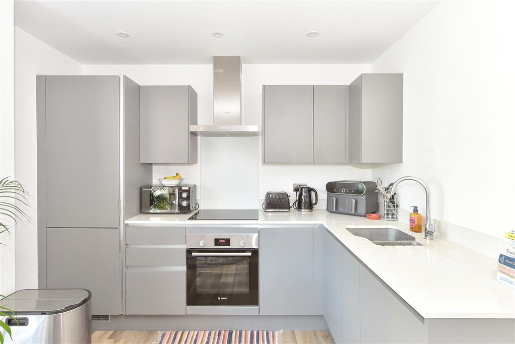 Property photo 3 of 10 Kitchen