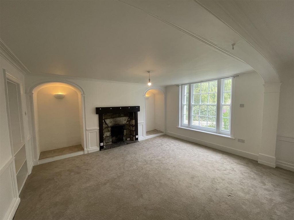 Property photo 3 of 14 Lr.Jpg