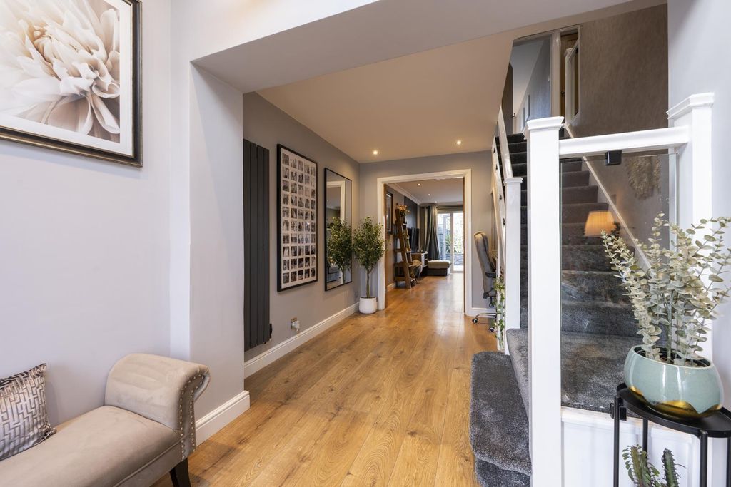 Property photo 2 of 26