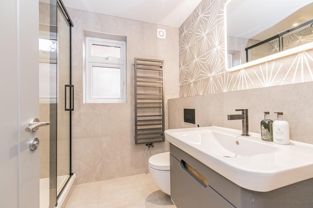 Property photo 3 of 17 Bathroom