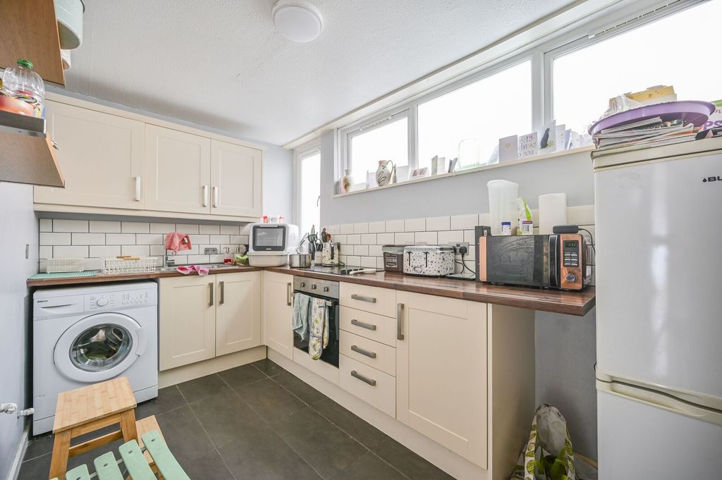 Property photo 2 of 3