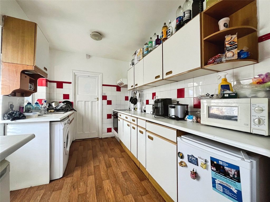 Property photo 2 of 7 Kitchen