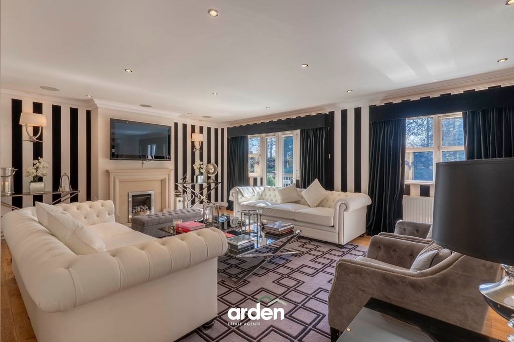 Property photo 2 of 27