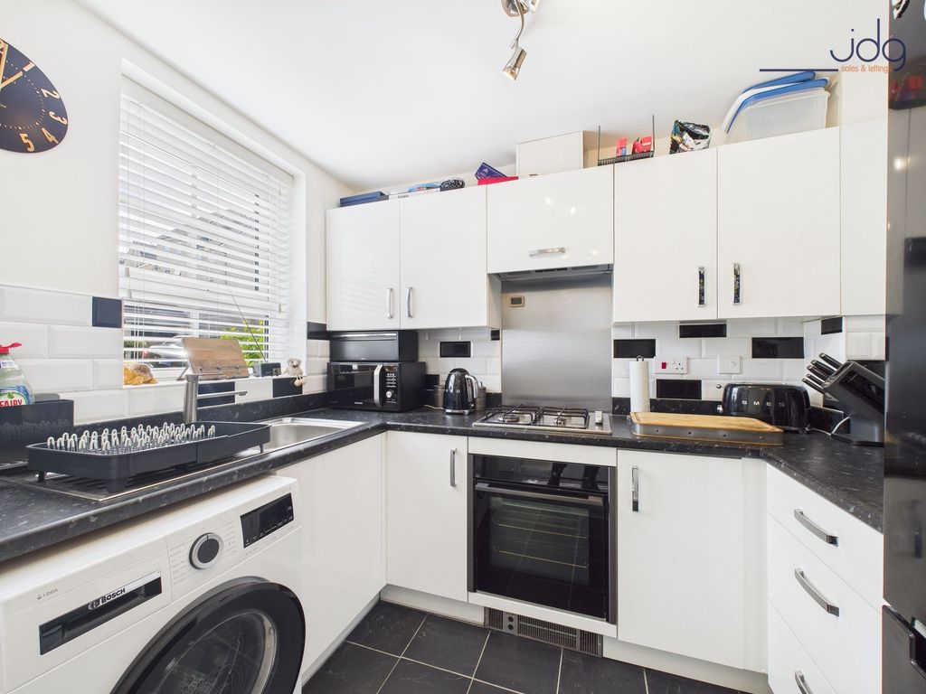Property photo 2 of 12 Kitchen