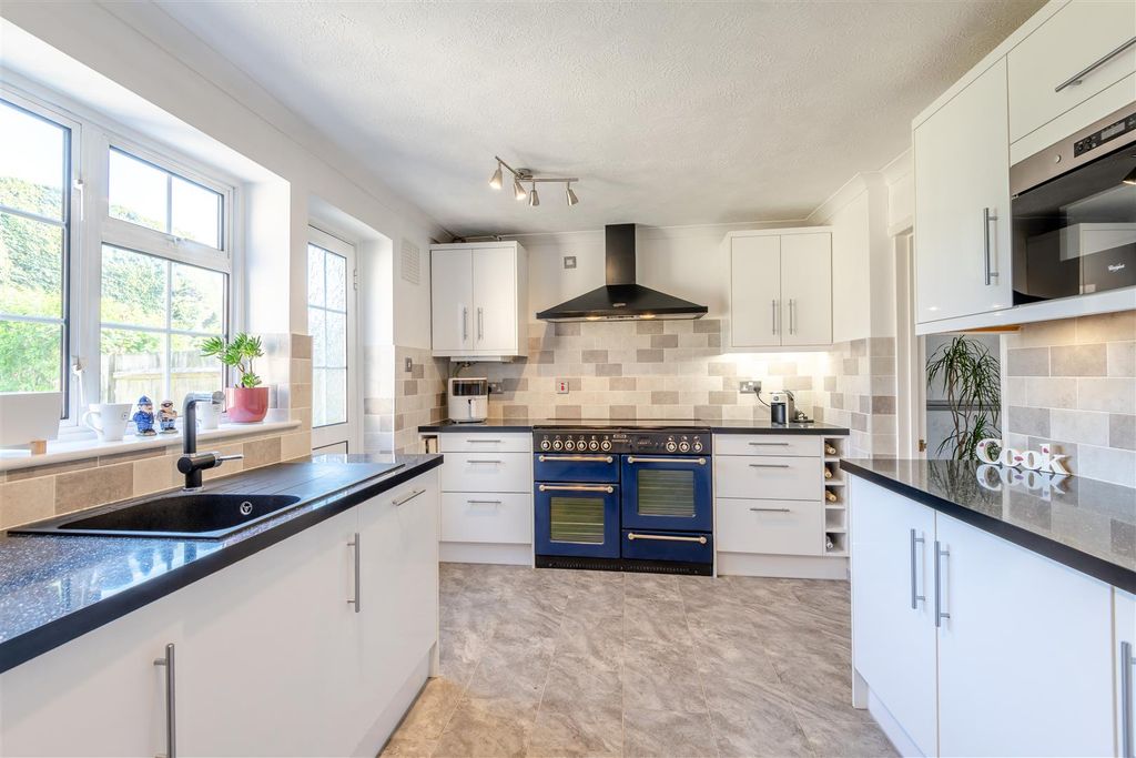 Property photo 3 of 25 8687430-Interior24.Jpg