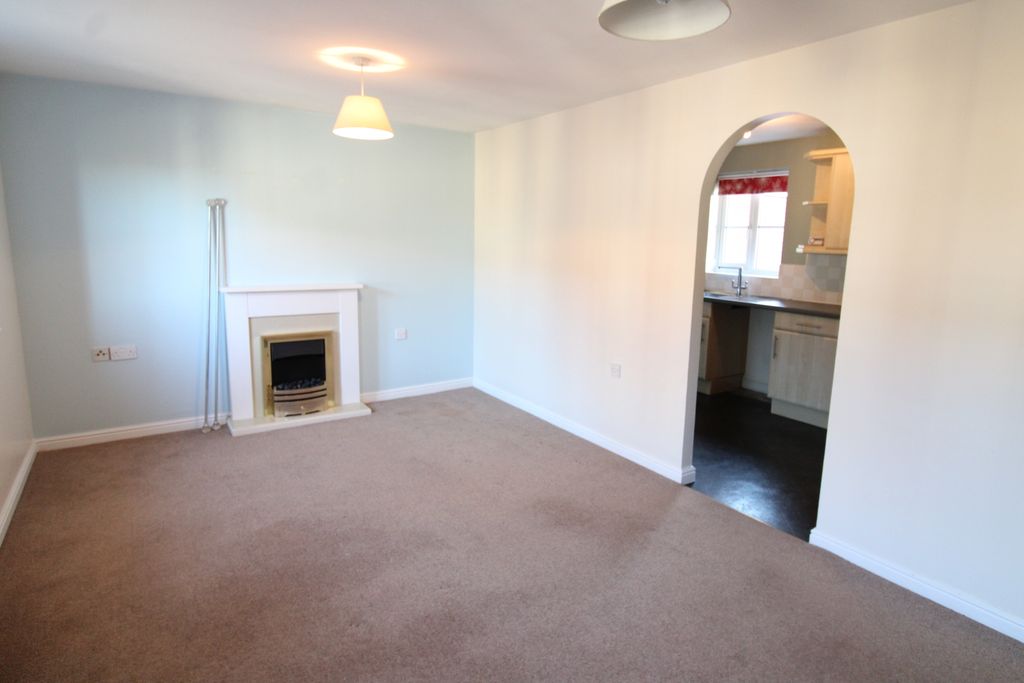Property photo 3 of 7 Lounge 2