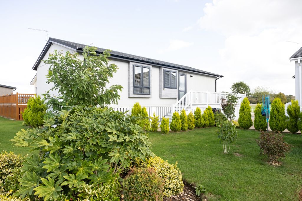 Property photo 1 of 11 Garden