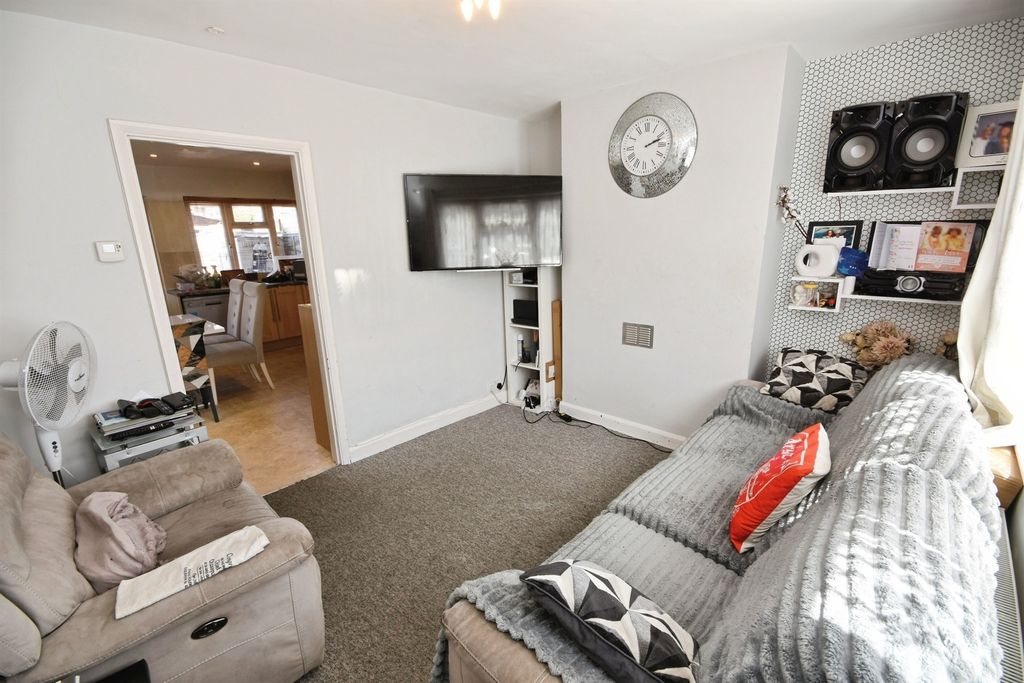 Property photo 2 of 27