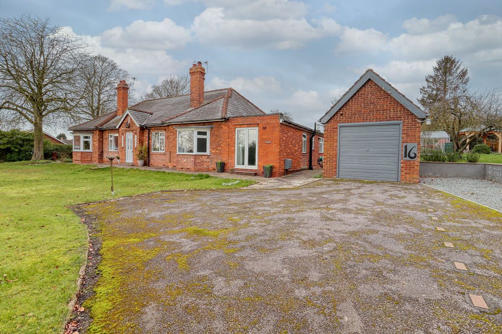 Property photo 1 of 17 Frontal