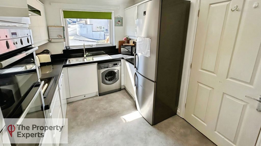 Property photo 3 of 8