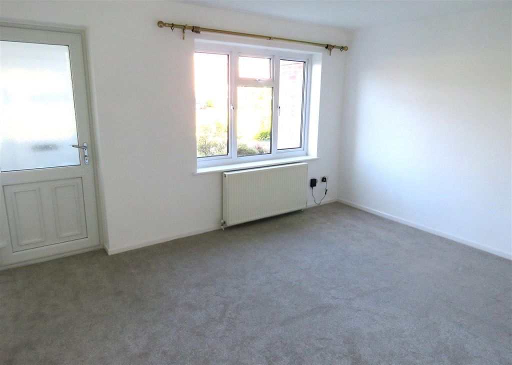 Property photo 2 of 10 Lounge