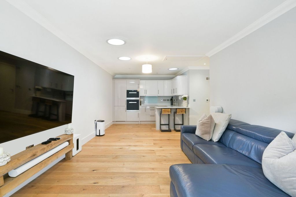 Property photo 3 of 11