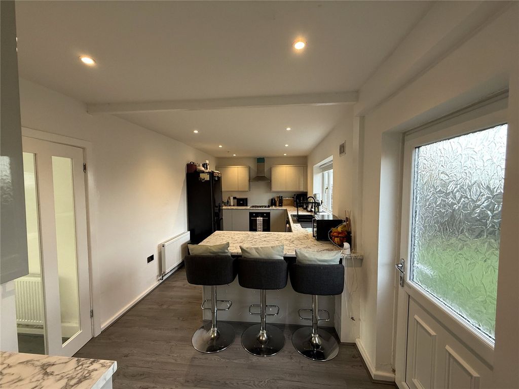 Property photo 3 of 16 Picture No. 24