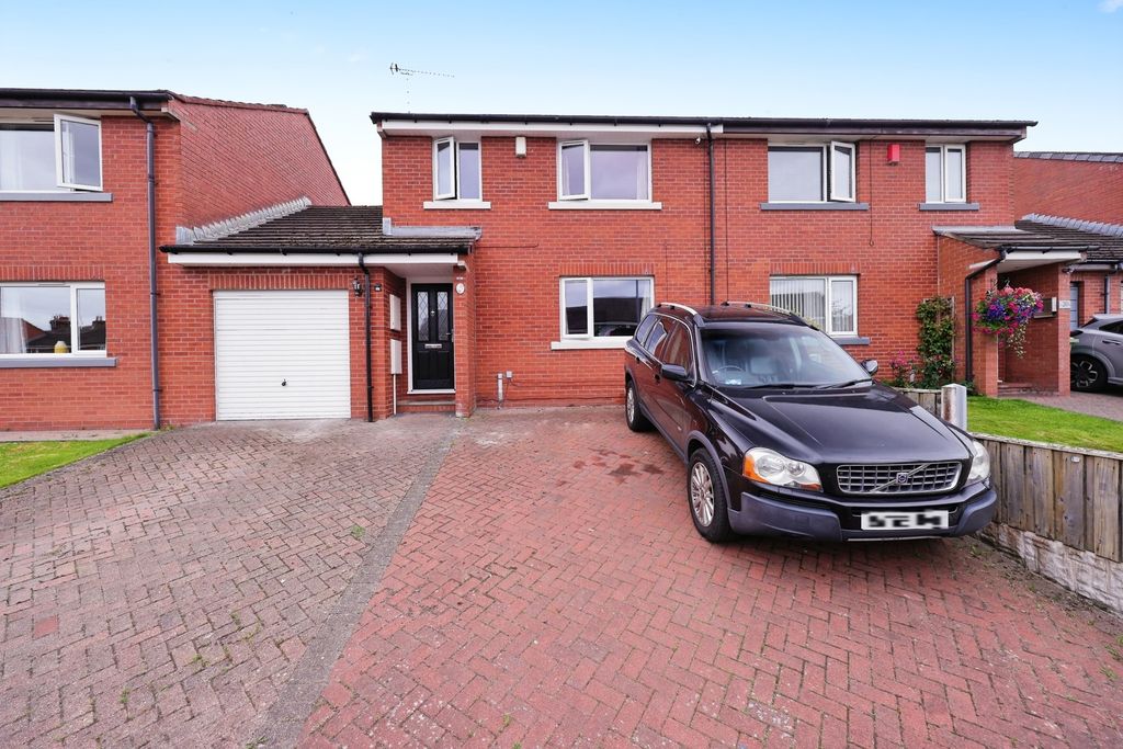 Property photo 1 of 9 External