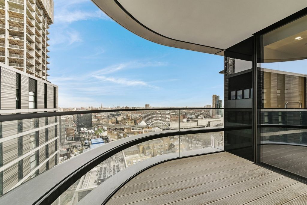 Property photo 2 of 11 Balcony