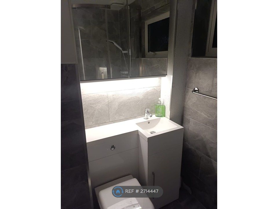 Property photo 1 of 7 Bathroom With Under Pelmet Light