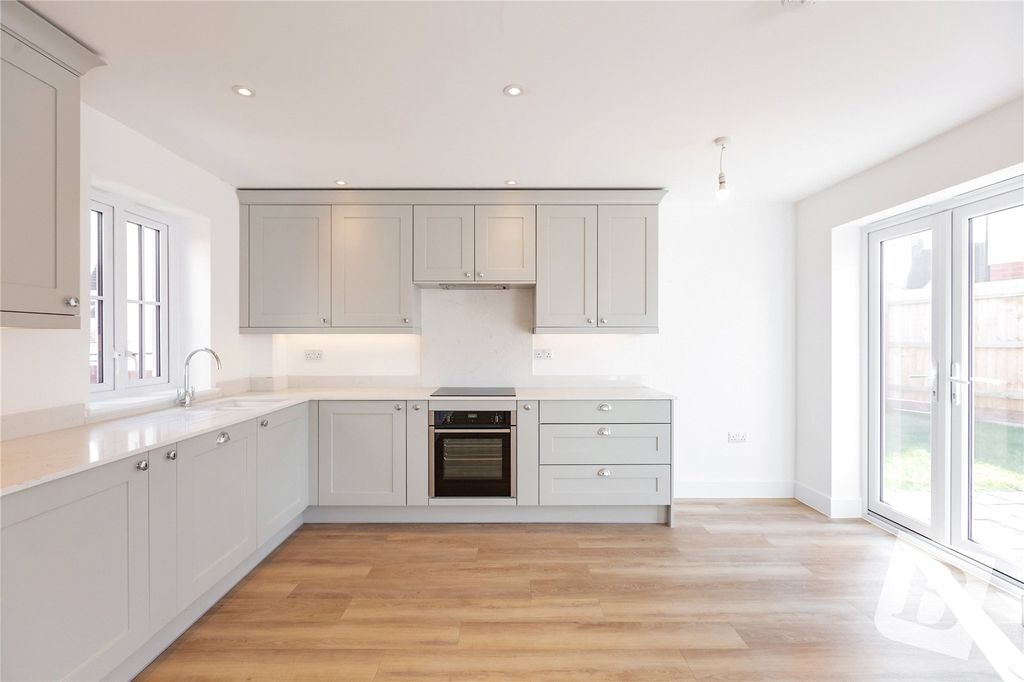 Property photo 2 of 13 Kitchen