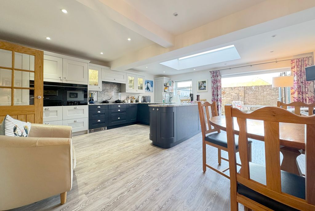Property photo 3 of 10 44 Cp Kitchen 2