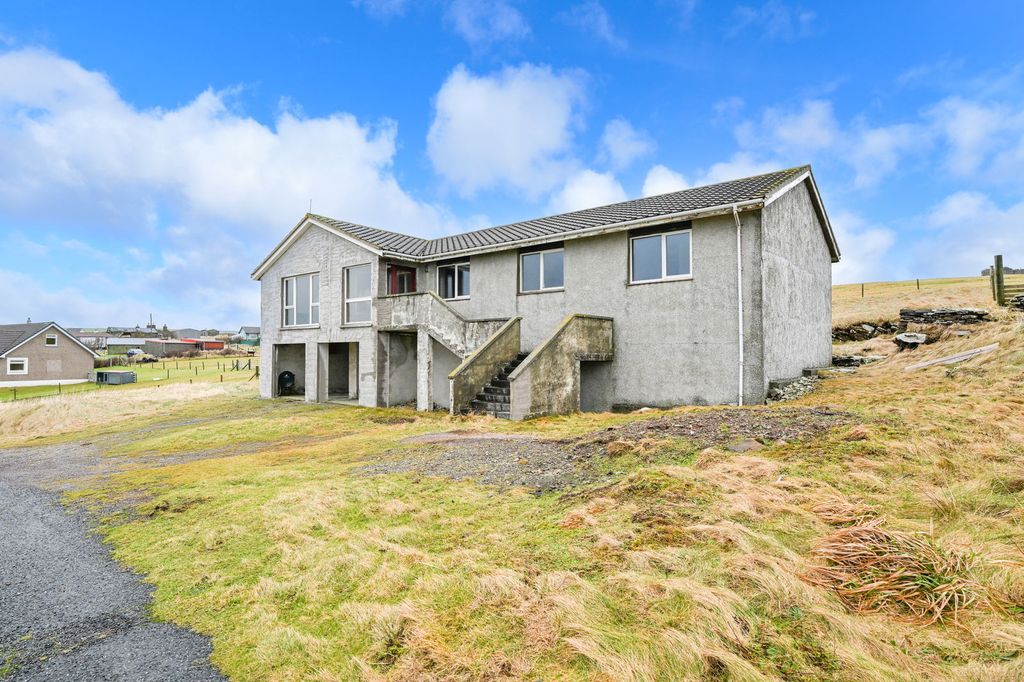 Property photo 2 of 34