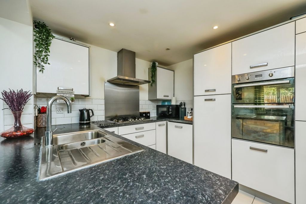 Property photo 2 of 18 Pbox-Img.Jpg
