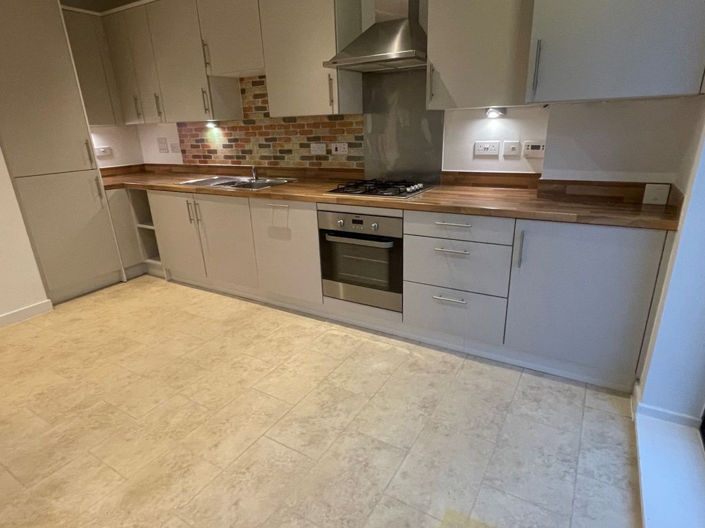 Property photo 2 of 9 Kitchen