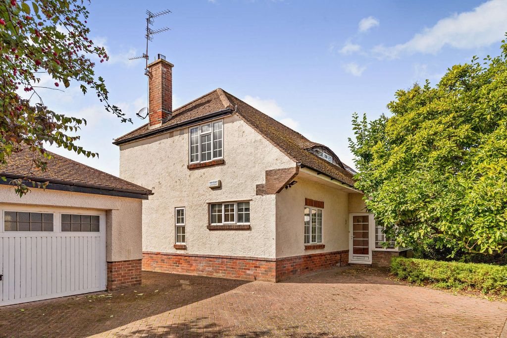 Property photo 1 of 13 10 Claredale Road