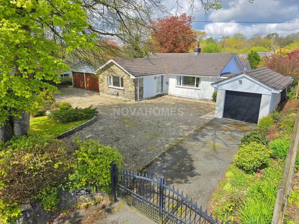 Property photo 2 of 32