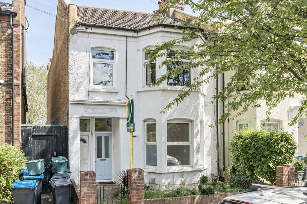 Property photo 1 of 8