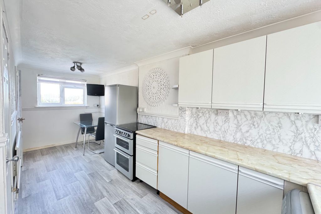 Property photo 3 of 13 Kitchen