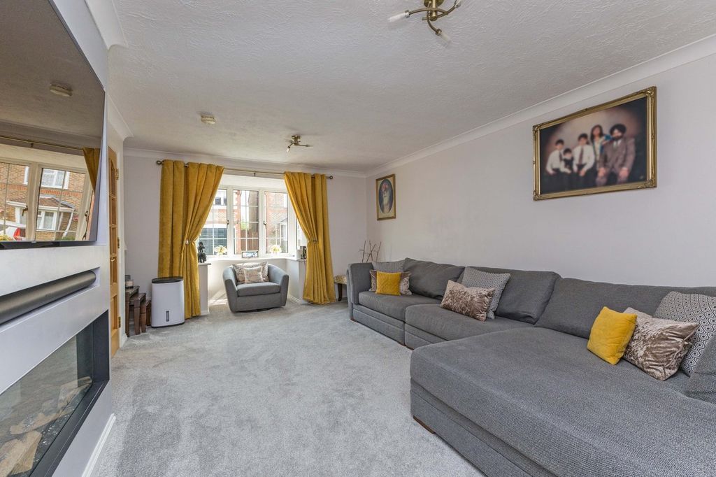 Property photo 2 of 18