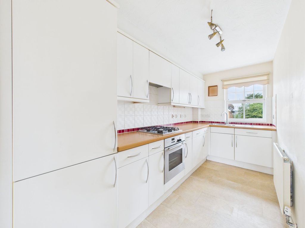 Property photo 3 of 19 Kitchen