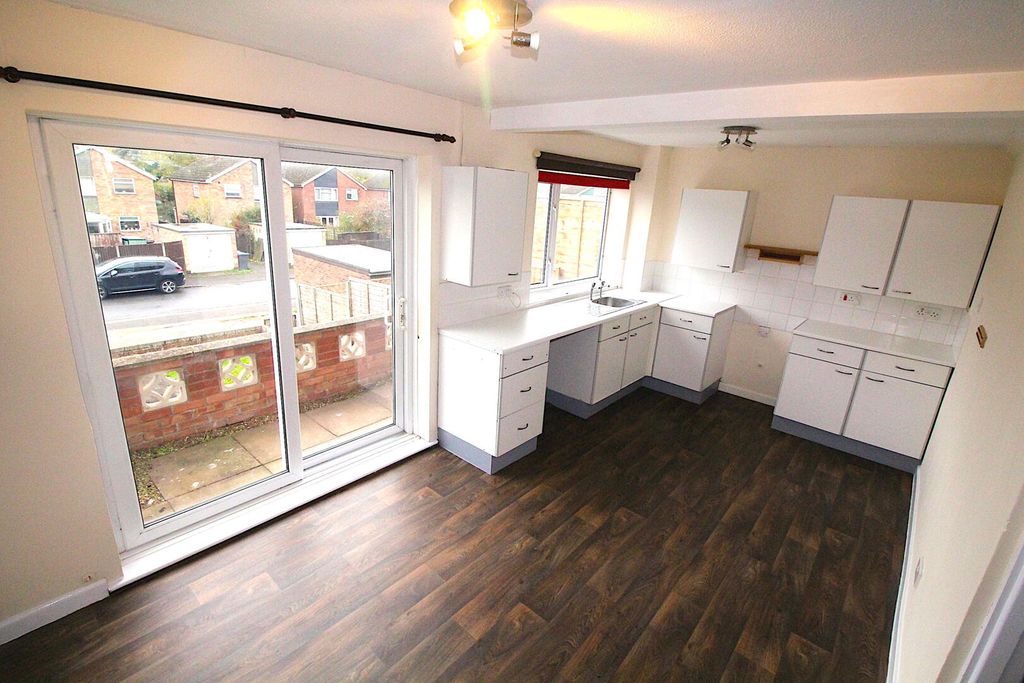 Property photo 2 of 12 Kitchen