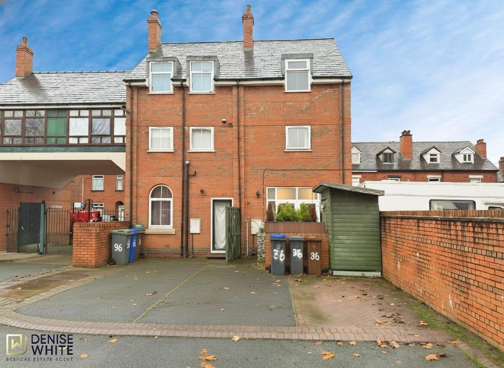 Property photo 2 of 30 Parking