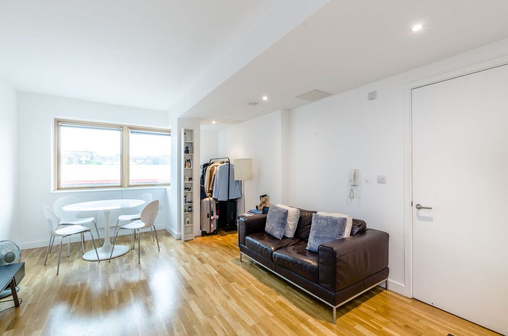 Property photo 1 of 5