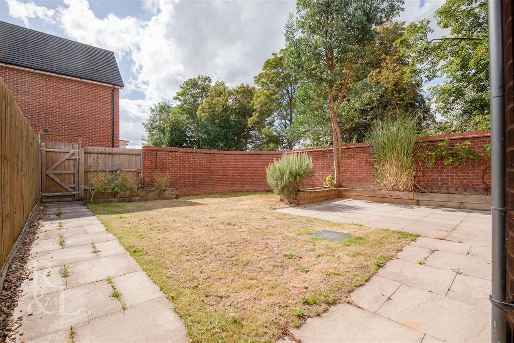 Property photo 2 of 28 37 Old Railway Mews (22).Jpg