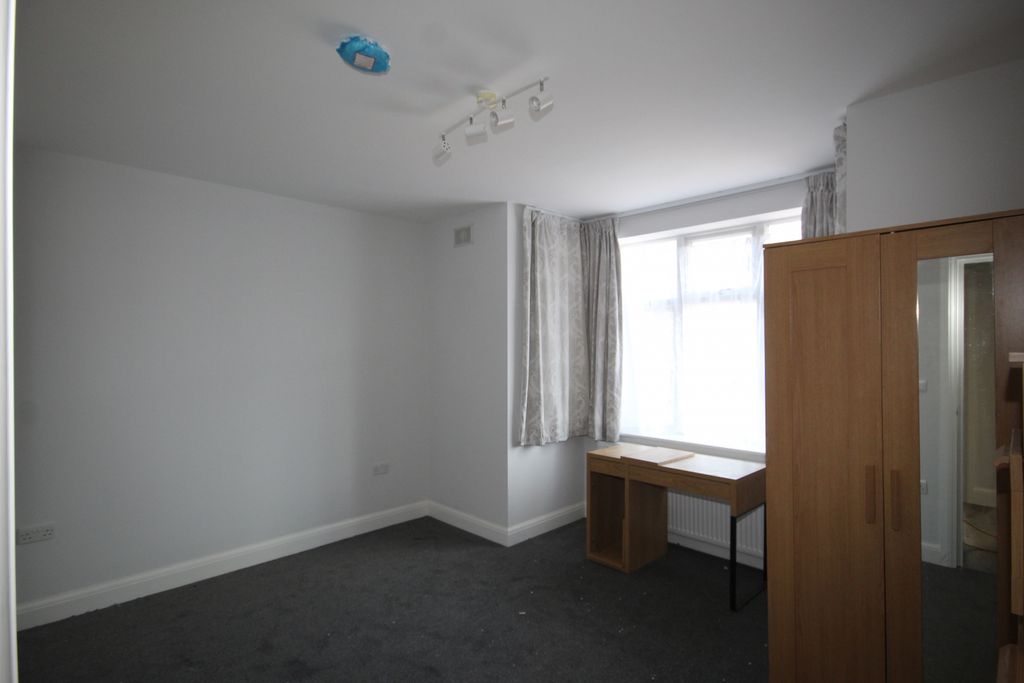 Property photo 3 of 7 Gallery